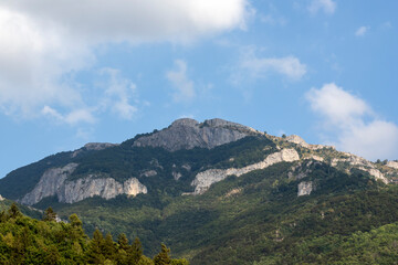 Vue des sommets des montagnes de ligurie en Italie