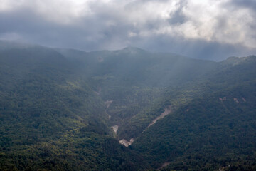Obraz premium Un ciel menaçant dans les montagnes de Ligurie