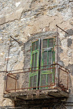 Une fa&ccedil;ade italienne dans un triste &eacute;tat