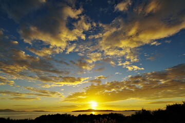 Fototapeta premium 沖縄県西表島から見た朝日