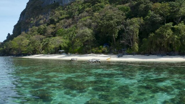 The beautiful Ipil Ipil Beach at the Bacuit Bay in El Nido, Palawan, Philippines.