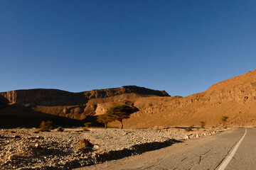 Marocco. Paesaggi e formazioni rocciose del Medio Atlante