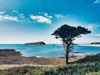 Fototapeta na wymiar View of Millau Island from the tip of Bihit, Brittany, France