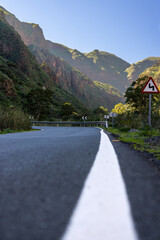 Obraz premium Journey through the mountains: winding road ahead