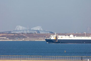 東京ゲートブリッジとタンカー船