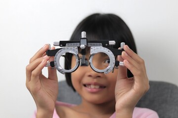 person holding a eyeglasses 