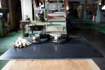 Deburring corners with a sander