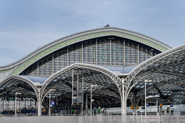 the historic platform hall of cologne main station