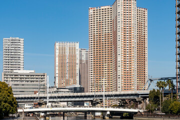 Obraz na płótnie Canvas 東京品川　運河沿いの高層ビルの風景