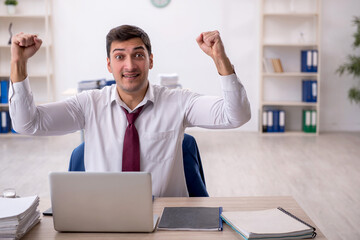 Naklejka premium Young male employee working in the office