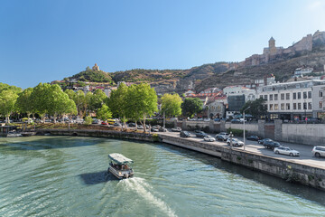 The Kura (Mtkvari) River in Old Town of Tbilisi, Georgia © efired