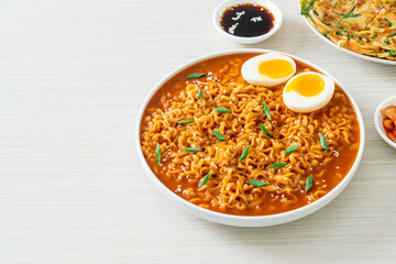 Korean instant noodles with egg