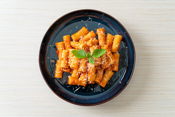 Rigatoni pasta with tomato sauce and cheese