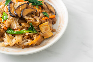 stir-fried noodles with tofu and vegetables