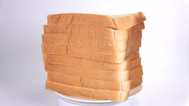 積み重ねた食パン
