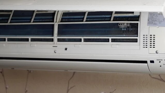 replacement of the split system filter at home