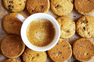 creamy short coffee and cookies
