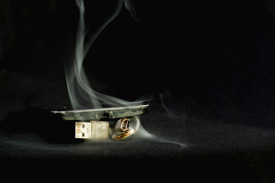 mobile phone battery explode with catch fire in line charger
