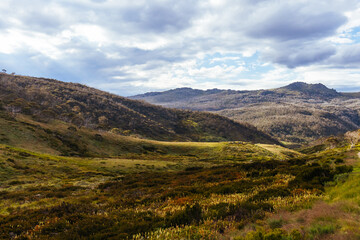 Fototapeta na wymiar Snowy Mountains View on Cascade Hut Trail in Australia