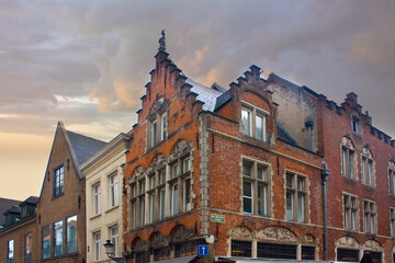 Fototapeta na wymiar Medieval houses in downtown in Brugge, Belgium