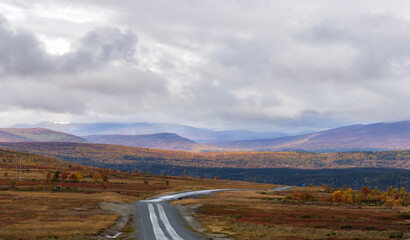 verlassene Straße in Skandinavien, Offroad
