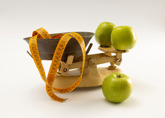 kitchen scale with apples and tape measure
