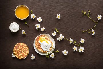 Obraz na płótnie Canvas Composition pancakes with honey on wodden table, Generative AI
