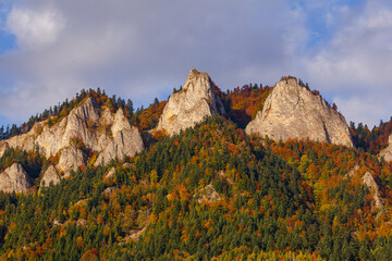 3 Korony podczas złotej polskiej jesieni, Pieniny - Polska © Leszek Szelest