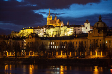 Fototapeta na wymiar illuminated Prague Castle in the evening