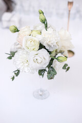 Obraz na płótnie Canvas White bridal bouquet