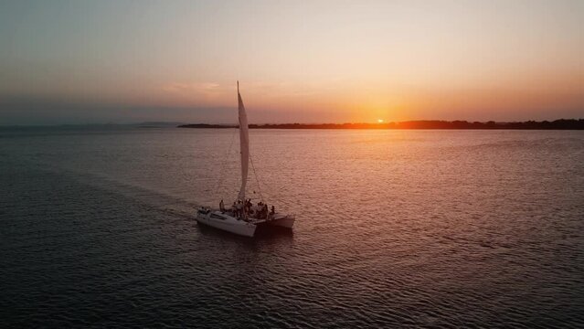 Porto Alegre, Rio Grande do Sul, Orla do guaiba, brasil, veleiro, barco, embarca&ccedil;&atilde;o, drone, por do sol, jetski, gasometro