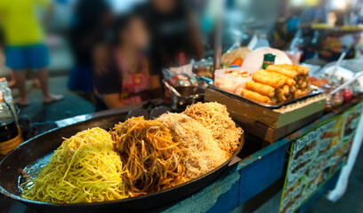 Zweifelhaftes Street food in Bangkok. 
