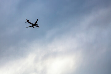Fototapeta na wymiar Airplane in the sky is gaining altitude