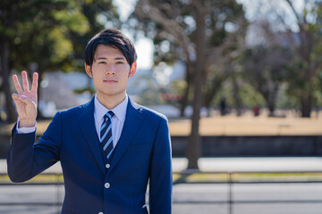 3つ　手　ジェスチャー　男性