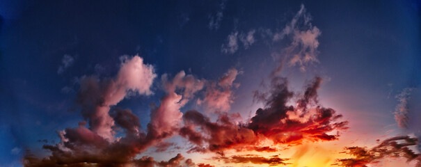 Obraz na płótnie Canvas amazing stunning colorful sunset, panoramic view of cloudy skies in sunset colors, Bali