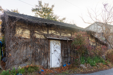 Fototapeta na wymiar 日本の岡山県瀬戸内市の古くてとても美しい建物