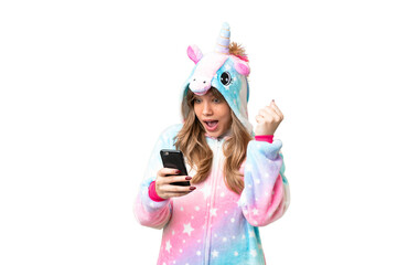 Young girl with unicorn pajamas over isolated chroma key background surprised and sending a message © luismolinero