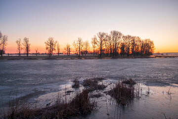 Obraz premium spring sunset over the river