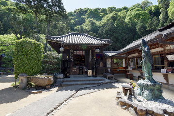 Obraz premium 長谷寺 法起院の境内 奈良県桜井市初瀬
