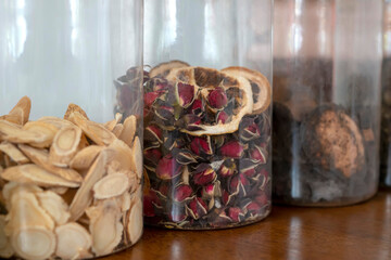 Close-up of dried roses and dried lemon slices.