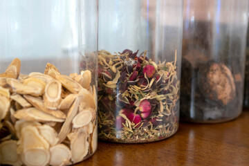  Close-up of dried roses and honeysuckle