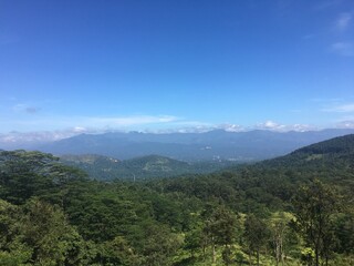 Obraz premium Beautiful Mountain Range landscape with clouds and a clear blue sky