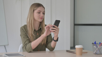 Obraz na płótnie Canvas Young Blonde Woman Using Smartphone