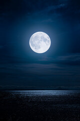 Obraz na płótnie Canvas 満月の海