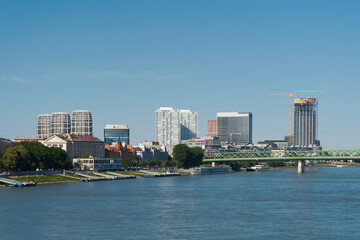 Stadtansicht des modernen Teils von Bratislava, der Hauptstadt der Slowakei mit Bürogebäuden und moderner Architektur