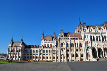 Fototapeta na wymiar city parliament building