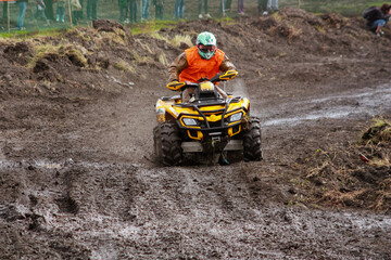 athlete on a quad bike rides in the mud © Елена Вырыпаева