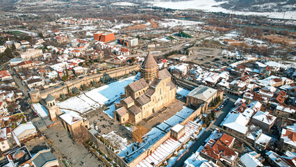 Fototapeta na wymiar fotografía aérea de iglesia o catedral ortodoxa
