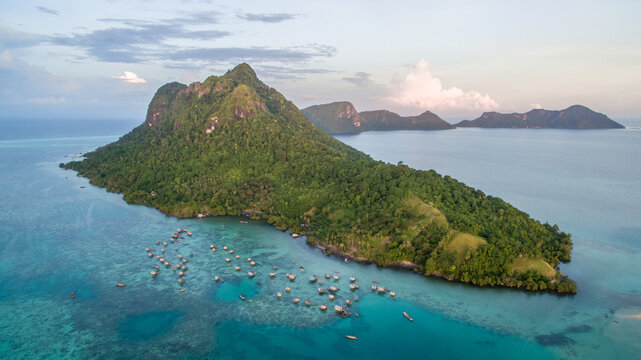Beautiful aerial view borneo sea gypsy water village in Mabul Bodgaya Island, Malaysia.