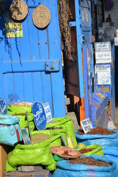 who wouldn't want to do a shop in such a beautiful place full of colors - Marocco

